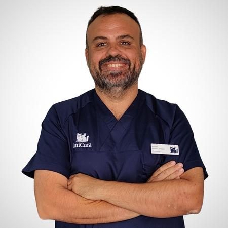 Ignacio-Molina-Oncologia-veterinaria-oncologia-veterinaria-madrid-oncologo-veterinario-madrid